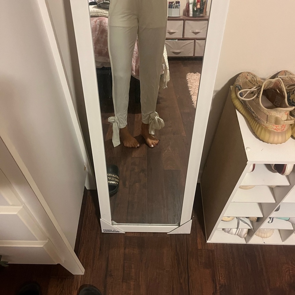 Fabletics Cream Tie-Detail Joggers